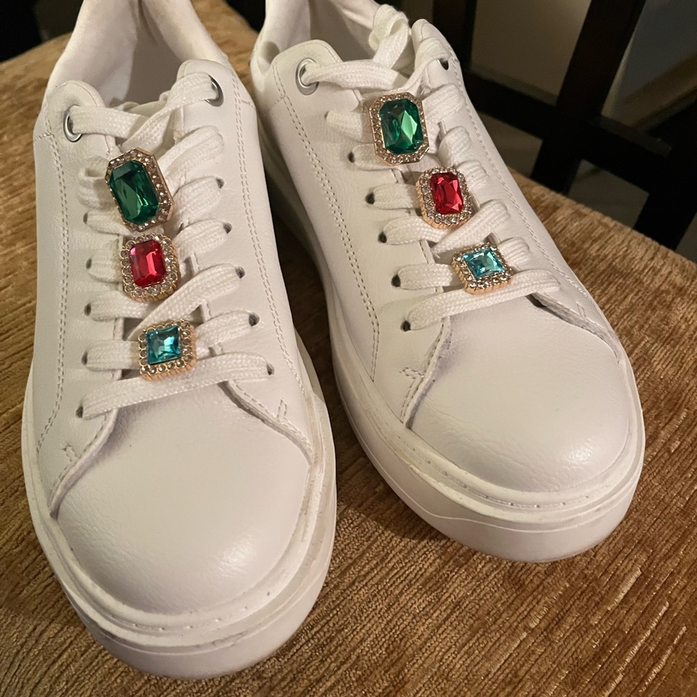 Steve Madden white sneakers . - Picture 4 of 13